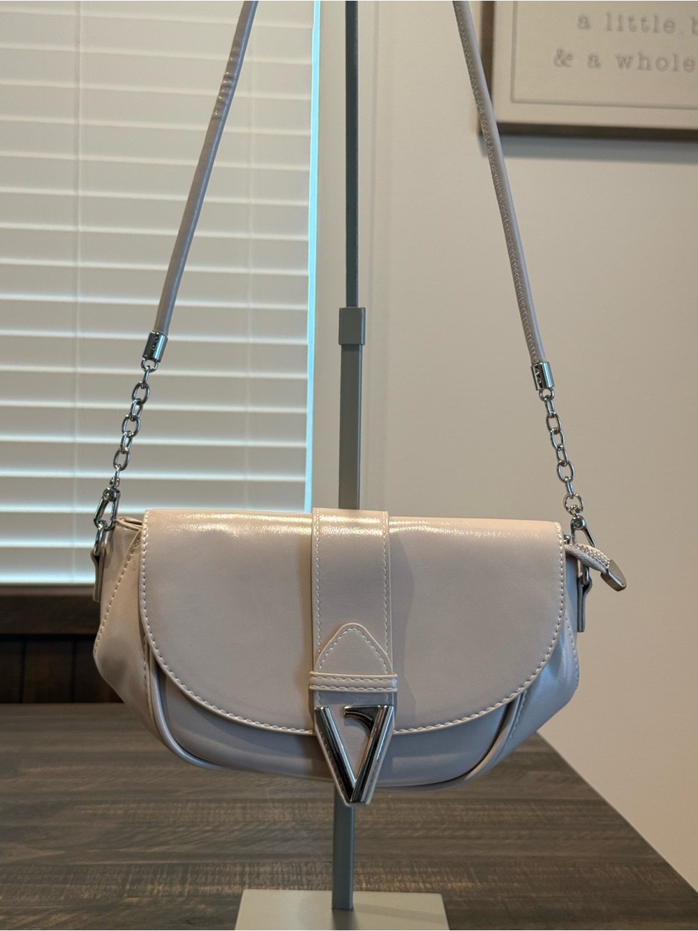 Elegant Cream Shoulder Bag with V Accent